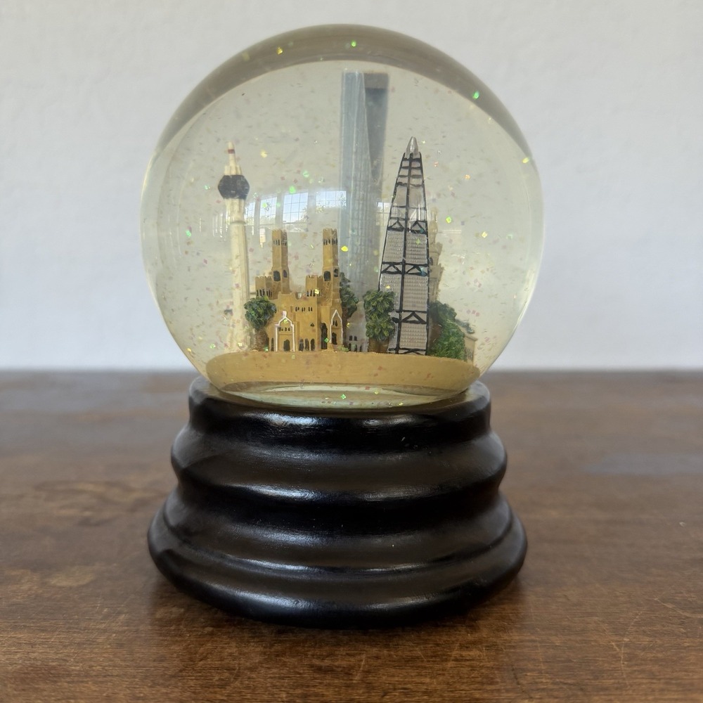 SAKS Fifth Avenue RIYADH Kingdom Center Saudi Arabia Musical Snow Globe